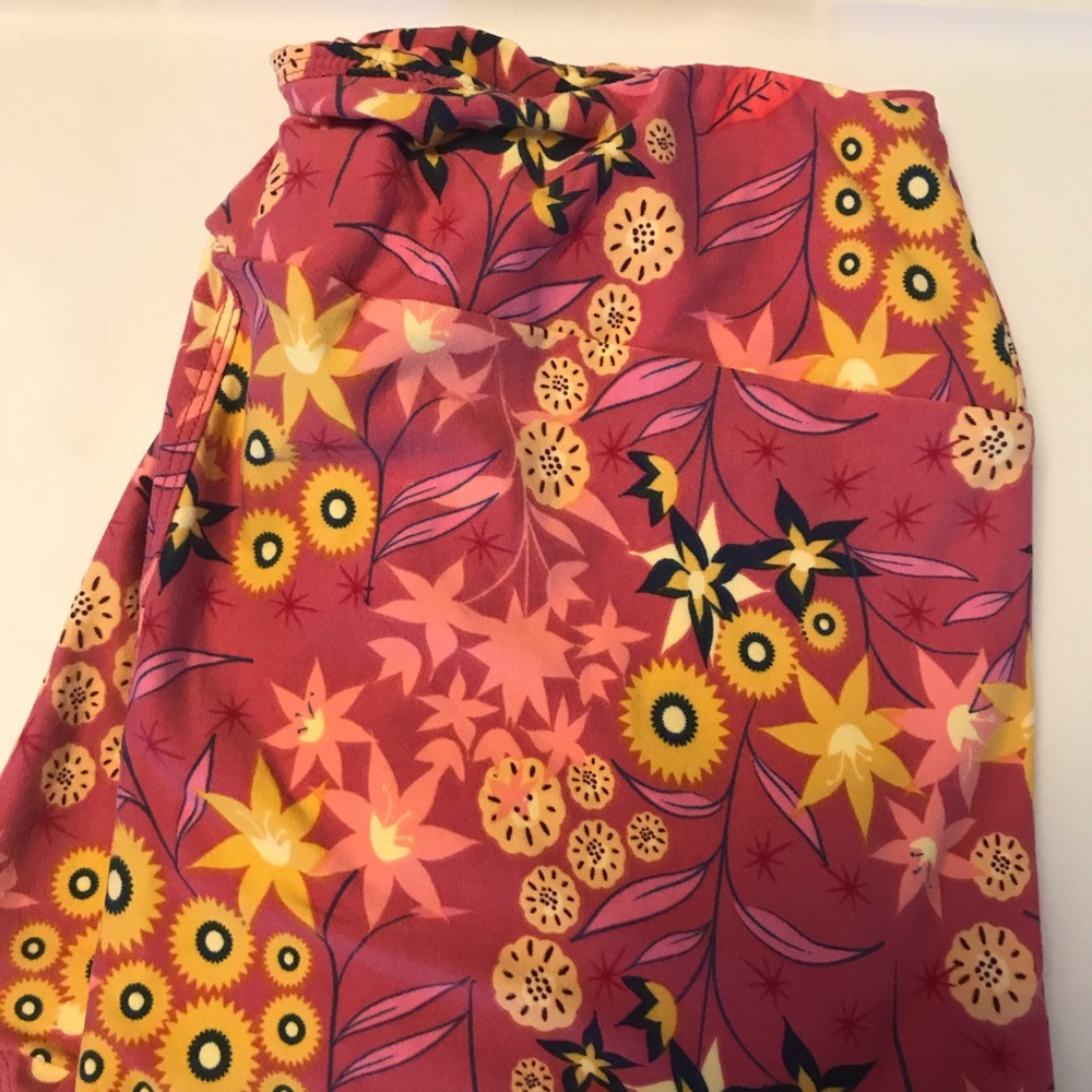 Lularoe Tall And Curvy Leggings
